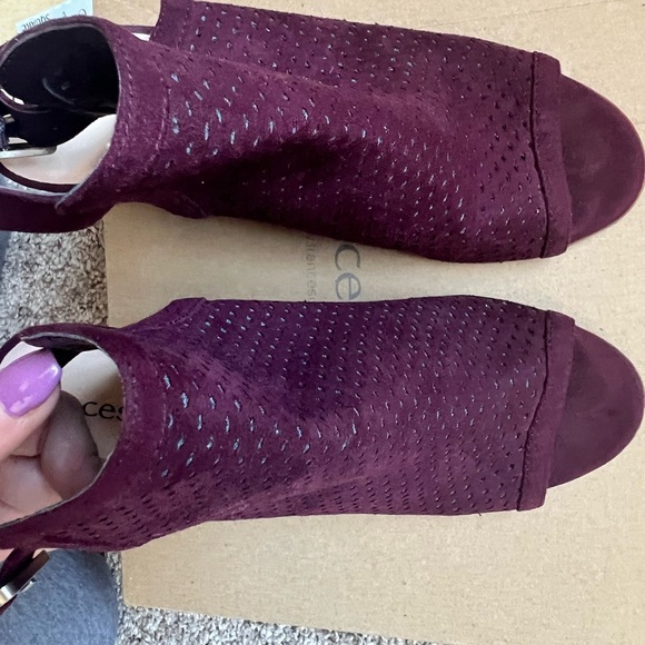 Francesca’s open toe Booties - Picture 2 of 6